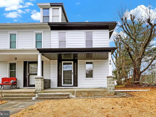 40 S 4th St, Mount Wolf, PA 17347