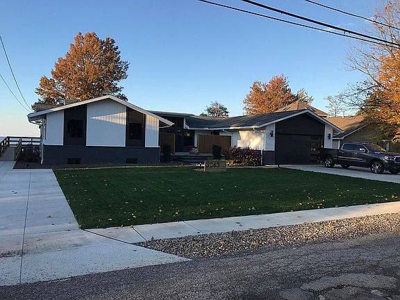 3rd image of 5243 Edgewater Dr