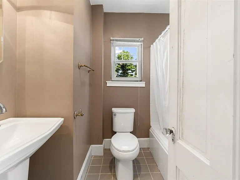 20 Stark Ave — Photo 30