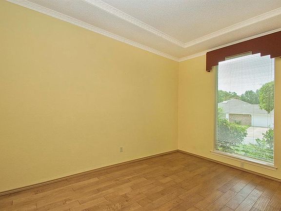 5th image of 3601 Dorchester Dr