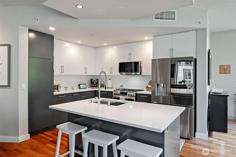 5th image of 900 Lenora Street #W300