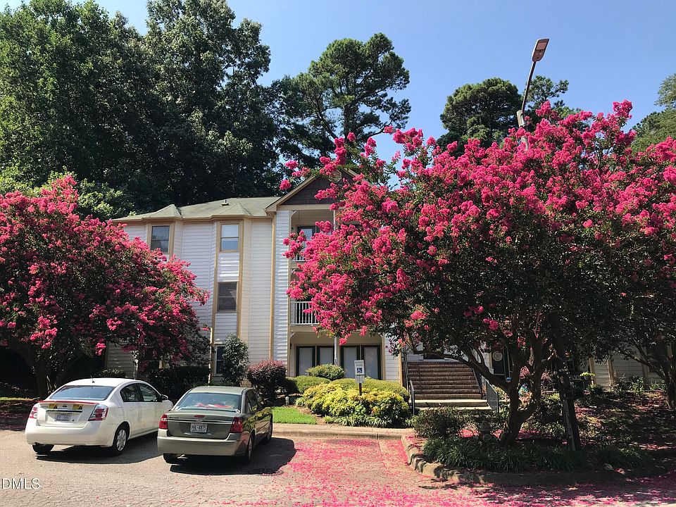 1st image of 1521 Creekwood Ct Unit 203