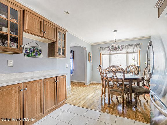 5th image of 19 Foote Ave