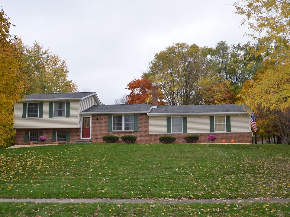 1st image of 40 Staglen Dr