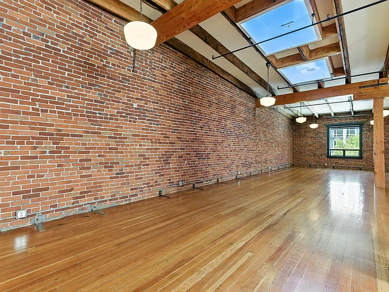 1306 NW Hoyt St #402 — Photo 8