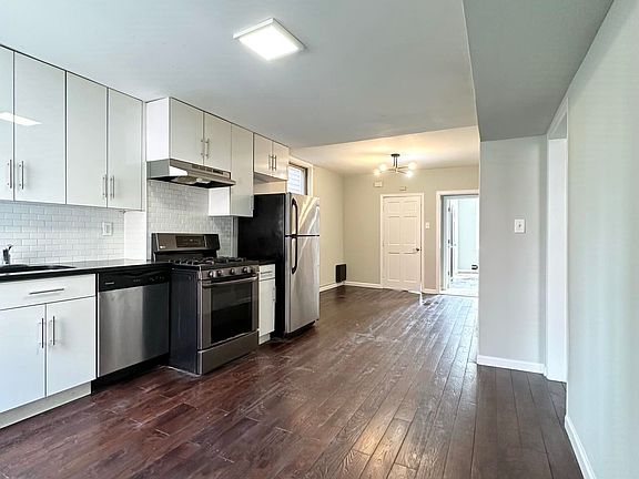 2nd image of 22 Marion Pl #1