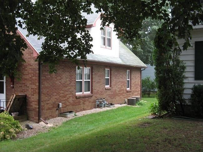 2nd image of 814 Melvin Ct