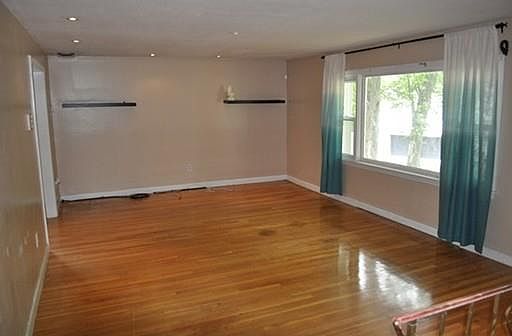 3rd image of 2 Highland Glen Dr