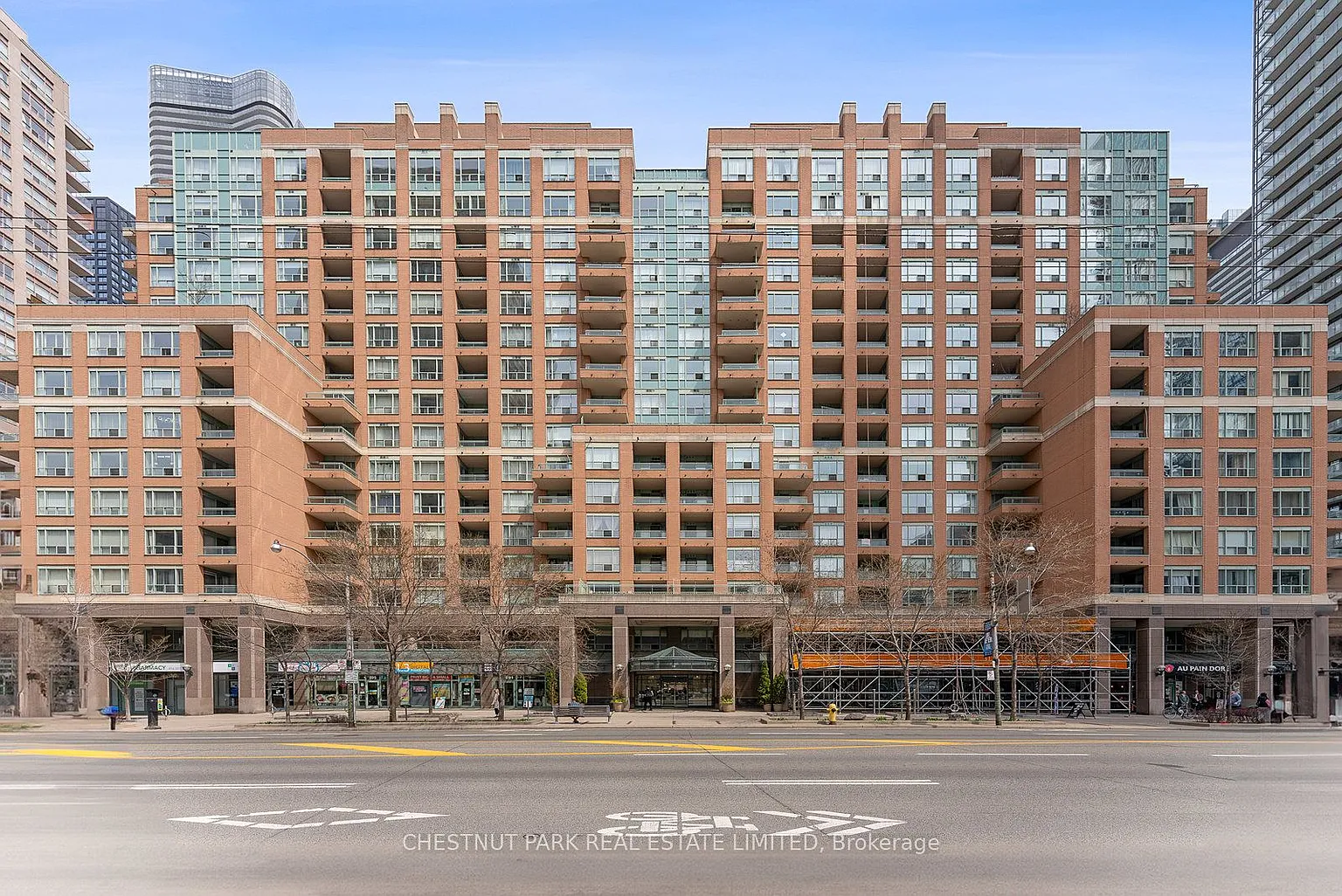 889 Bay St #1610 photo 1