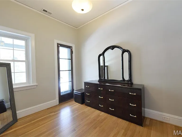 8045 Watkins Dr — Photo 32
