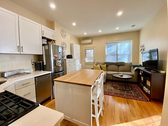 2nd image of 3 Edwin St APT 4