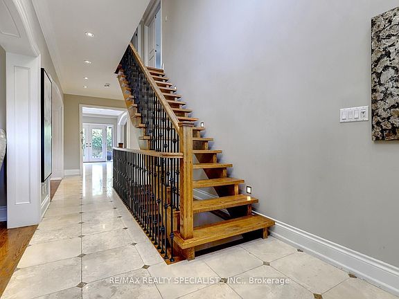 4th image of 7 Fairlin Dr