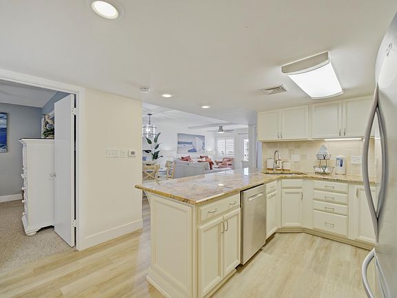 3rd image of 510 Gulf Shore Dr Unit 605