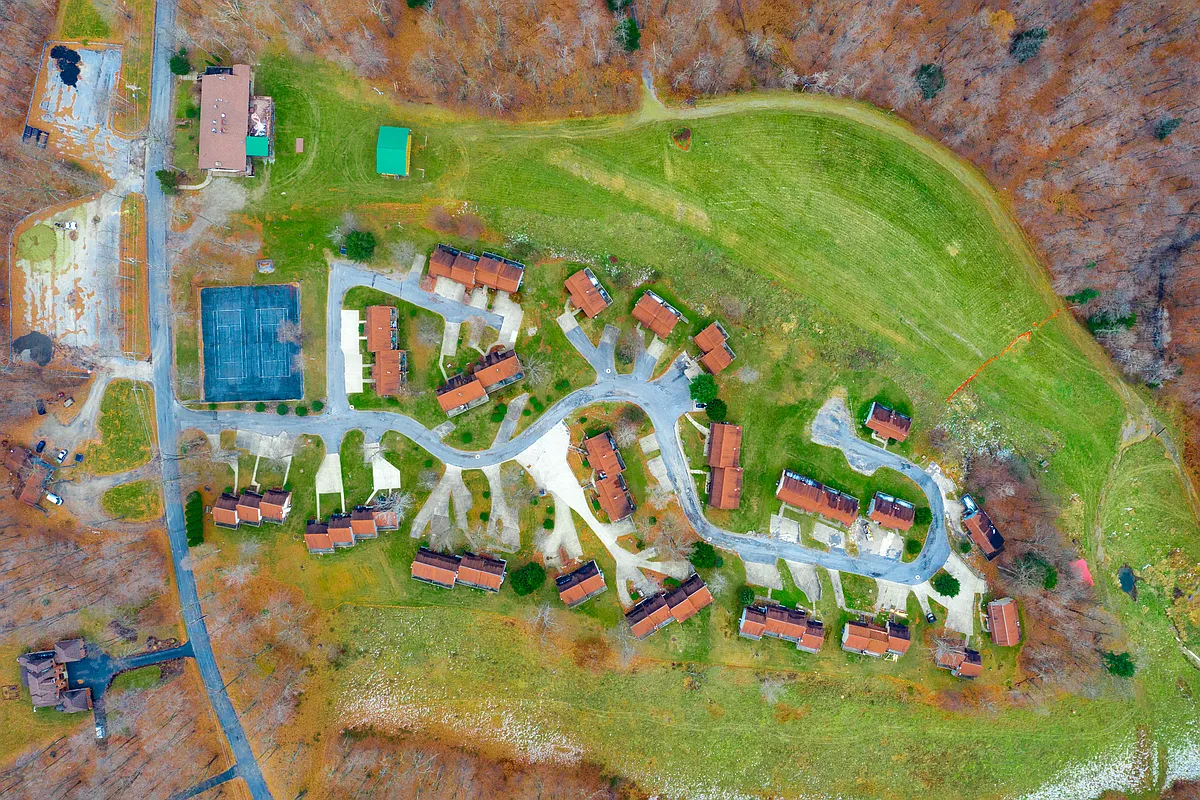 Arial view of Wolf Run Manor - 18 Wolf Run Ct