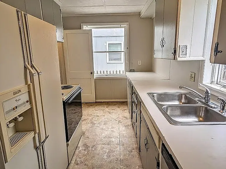 3421 Martin Ave — Photo 8