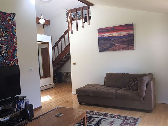 4th image of 618 1/2 E Indian Creek Dr