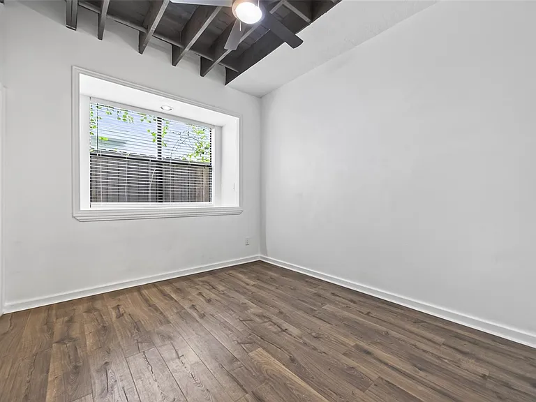 708 W Clay St — Photo 4