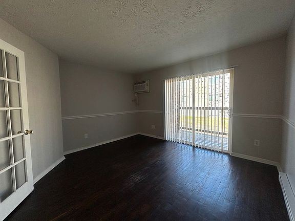 2nd image of 6217 Roxbury St APT 17
