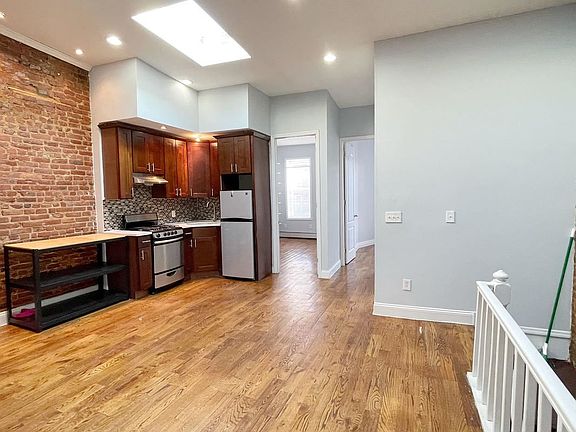 2nd image of 400 Chauncey St #3