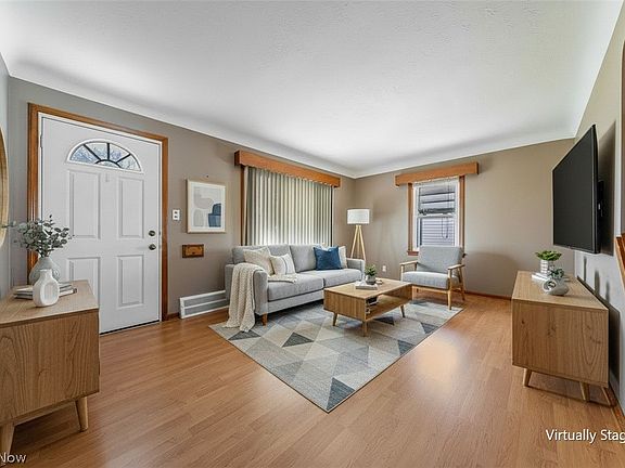 3rd image of 2606 Russell Ave