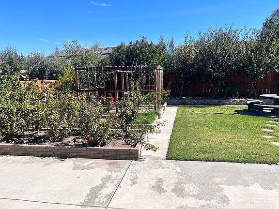 3rd image of 10172 Kayla Ave