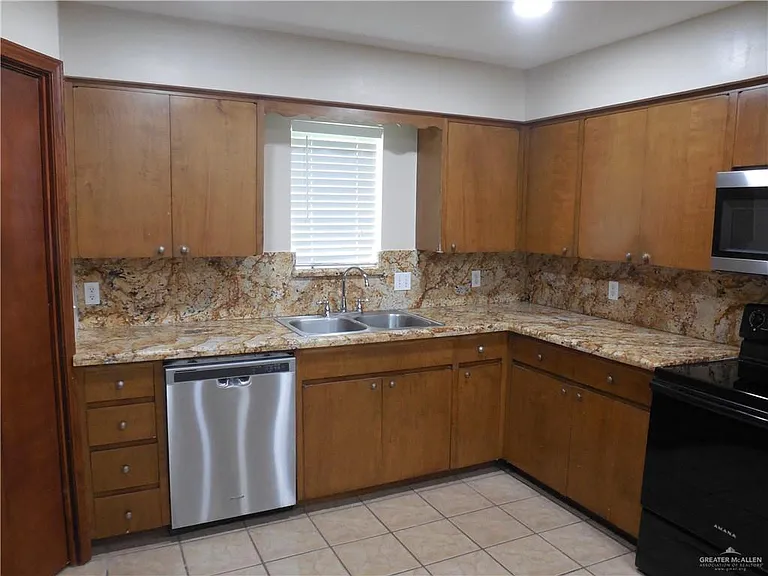 118 E Iris Ave — Photo 7