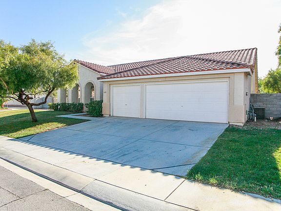 6319 Black Oaks St - 89031