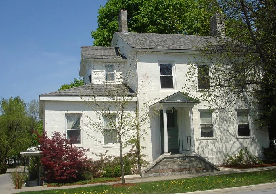 404 Pearl St #1E