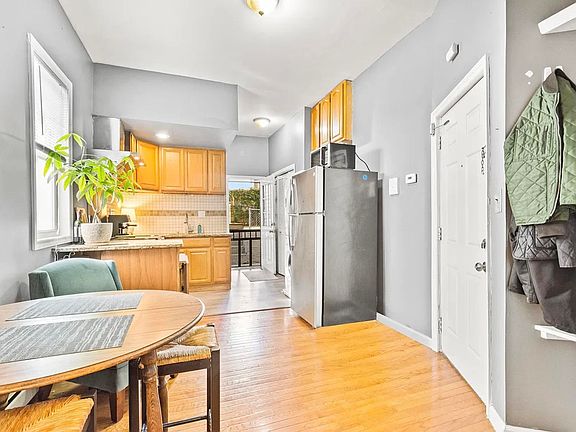 3rd image of 616 10th St APT 2
