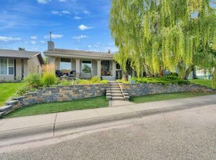 2843 N Cedar Ridge Dr SW, Calgary, AB T2W2B2