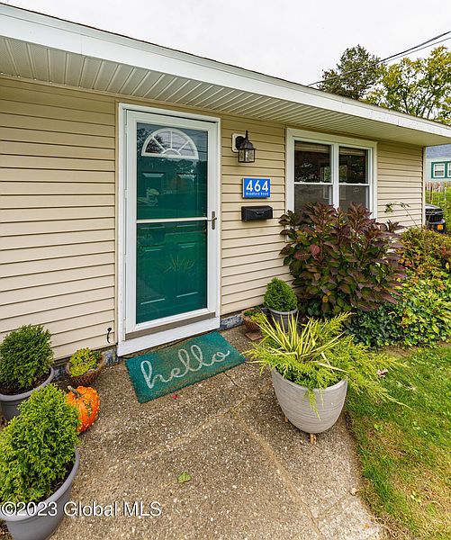 3rd image of 464 Bradford Road