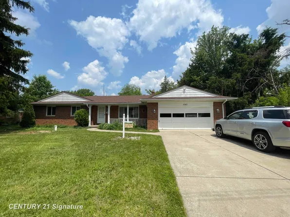 1045 Pinecrest Ln, Grand Blanc, MI 48439