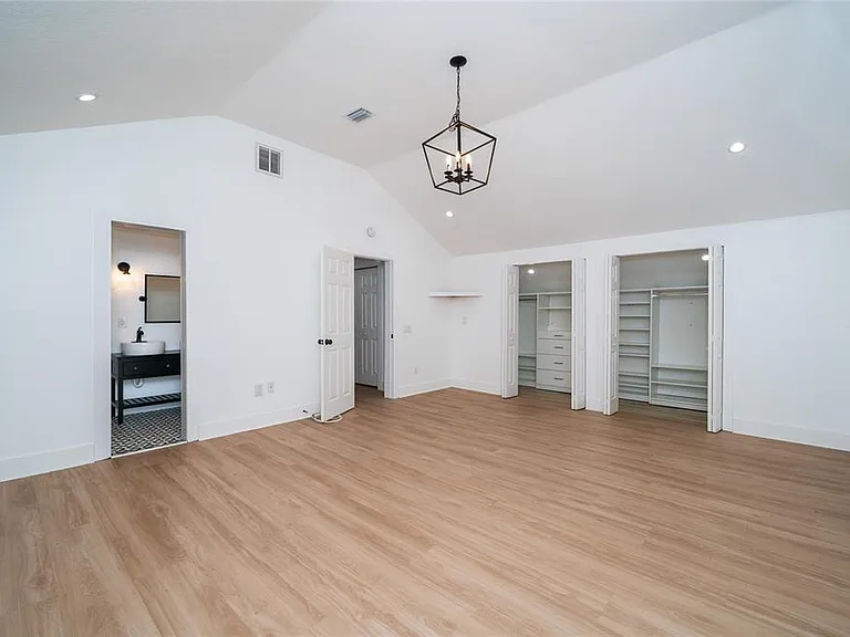 6704 N Taliaferro Ave — Photo 31