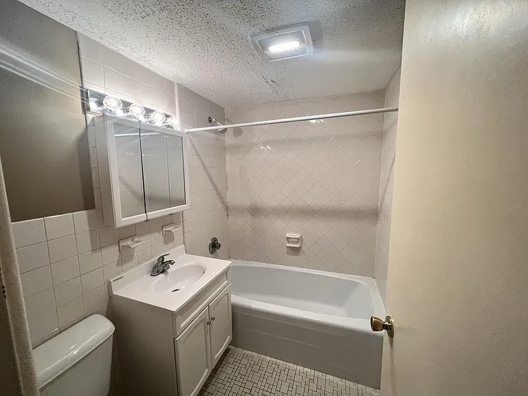 713 W Church St — Photo 19