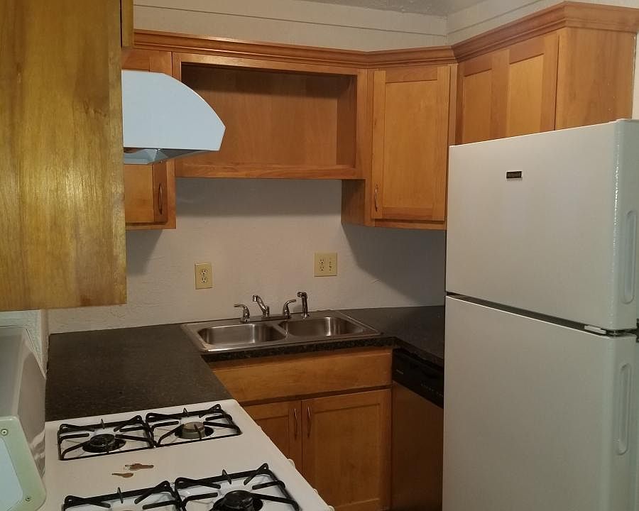 1st image of 905 W 40th Ter APT 1