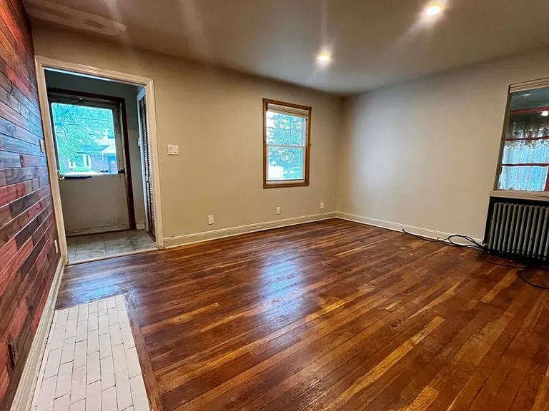 131 Goldenrod Ave — Photo 3