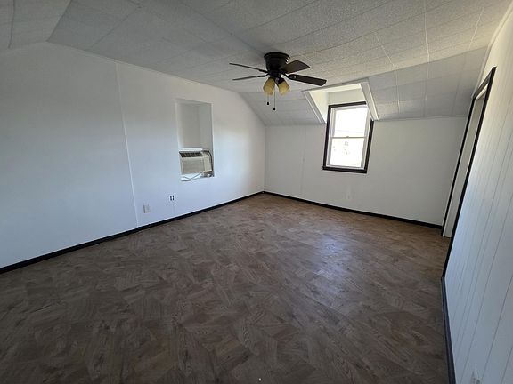4th image of 518 W Brook Street