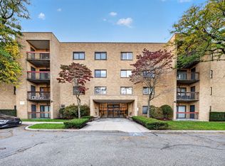41 Centre St APT 105, Brookline, MA 02446