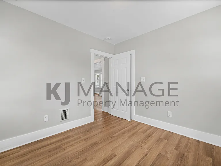 2460 2nd St — Photo 11