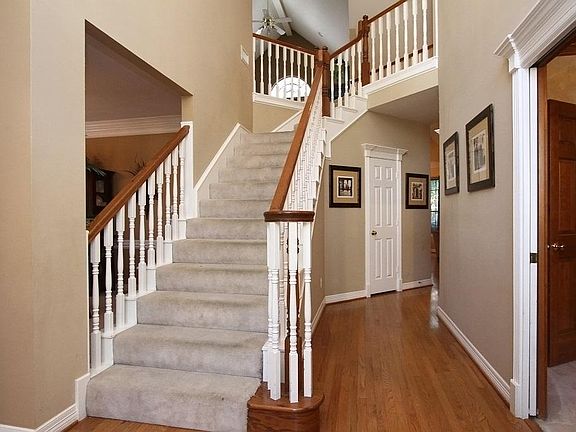 Light foyer, with open stairway to gameroom.