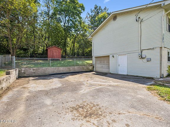 3rd image of 357 Hidden Valley Cir