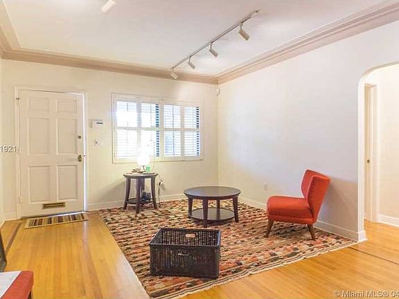3rd image of 318 Velarde Ave