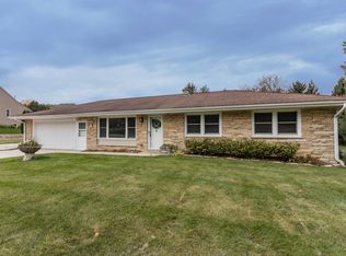 W215N5555 Kenmore Dr, Menomonee Falls, WI 53051