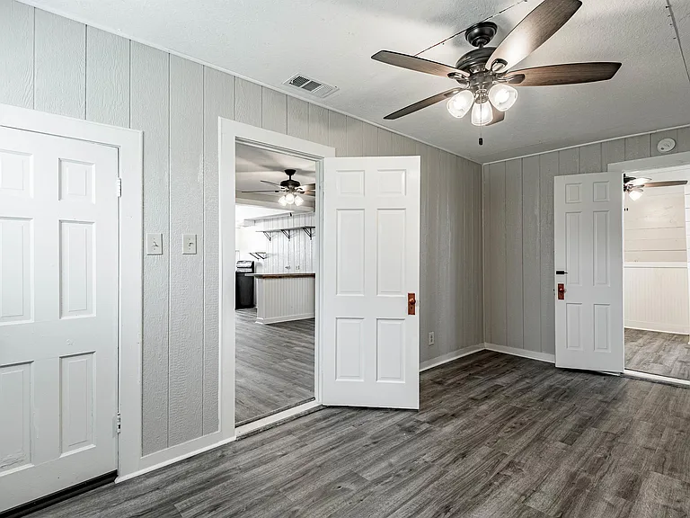 246 FM 405 — Photo 16