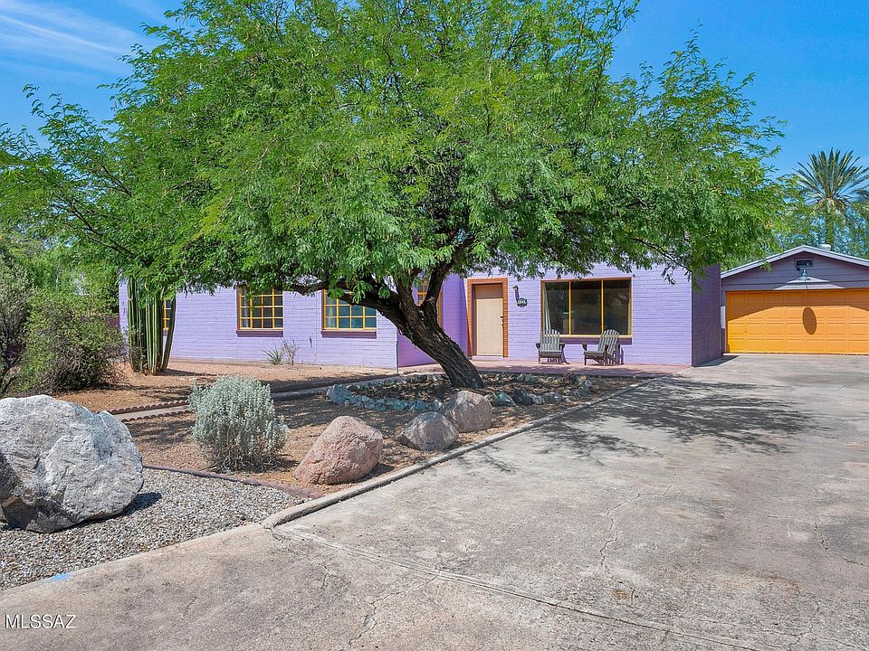 1st image of 2841 N Bentley Ave