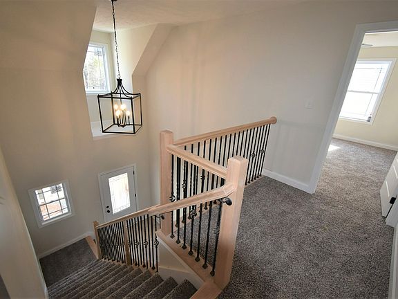 5th image of 579 Alicia Dr