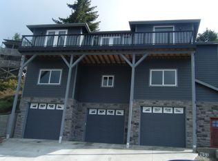 951 Sunset Dr, Springfield, OR 97477