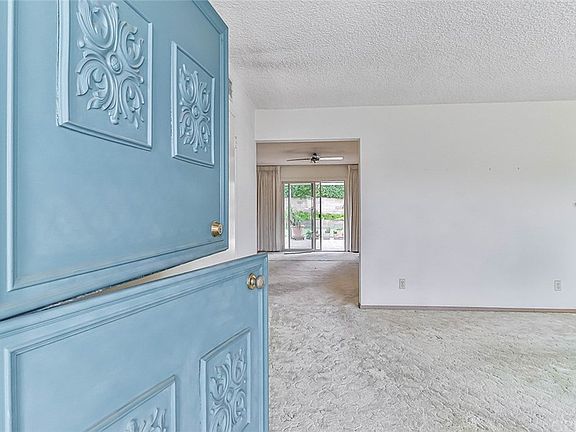 5th image of 23747 Archwood St