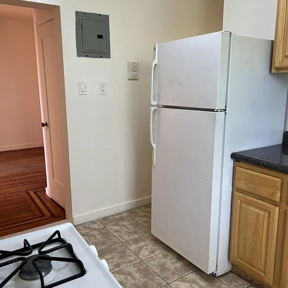 54 Saratoga Ave — Photo 3