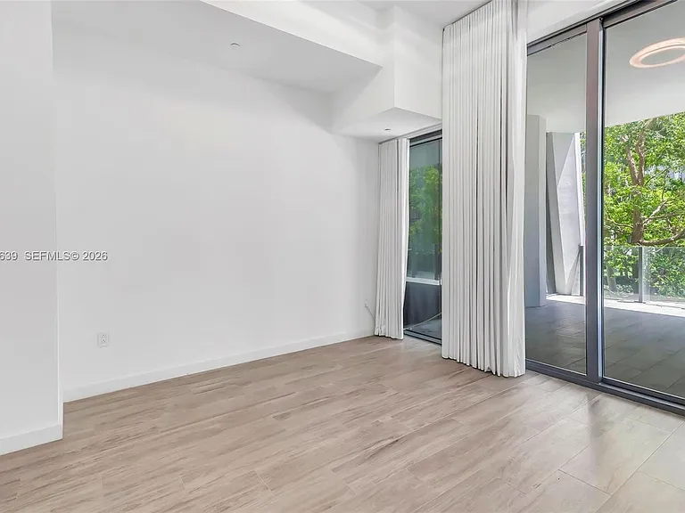 2831 S Bayshore Dr #402 — Photo 18